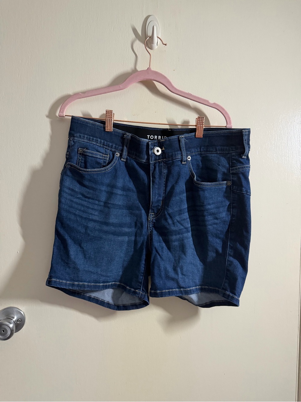 Torrid Bombshell 5” Denim Jean Shorts